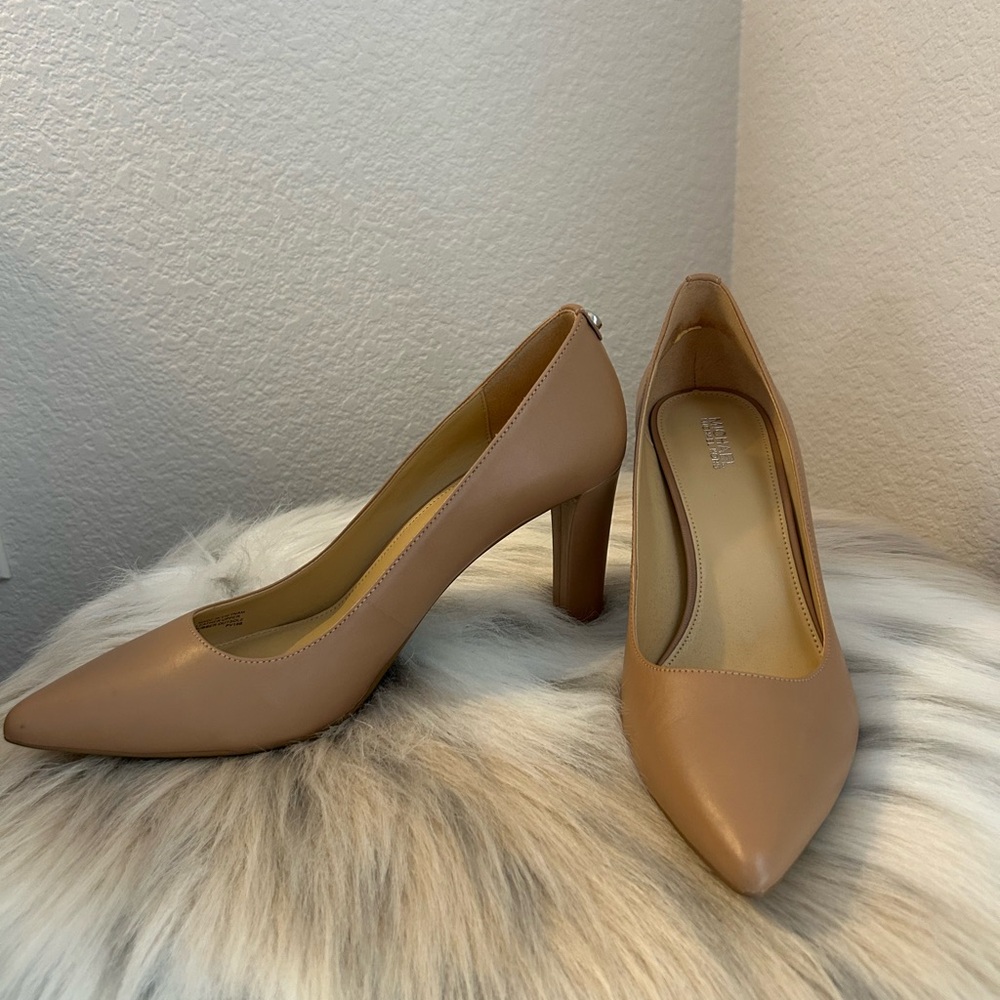 Michael Kors pumps